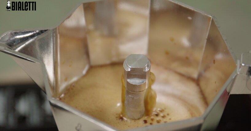 ครีม่า (Crema) คืออะไร หม้อต้มกาแฟ Moka Pot สร้างครีม่า (Crema) ได้จริงหรือ ครีม่า (Crema) คืออะไร หม้อต้มกาแฟ Moka Pot สร้างครีม่า (Crema) ได้จริงหรือ