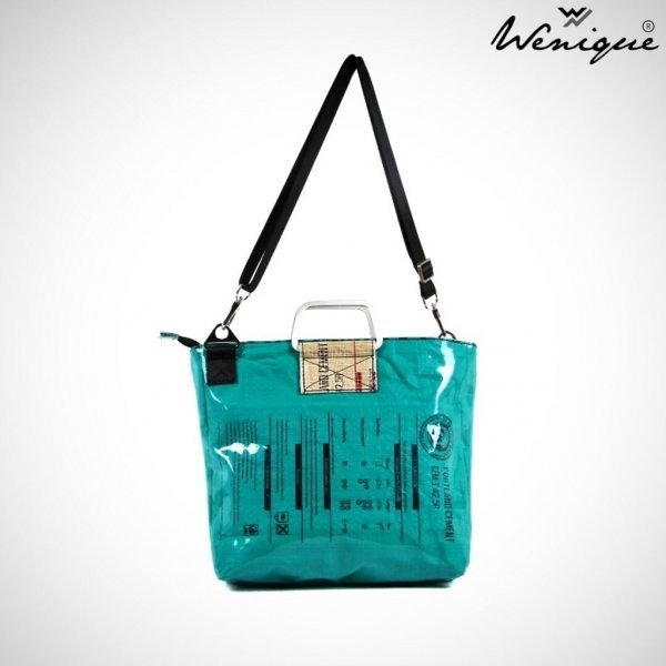 Messenger bag with handle กระเป๋าสะพายข้าง แบบถือได้ ลายช้างแดง ขนาด 34